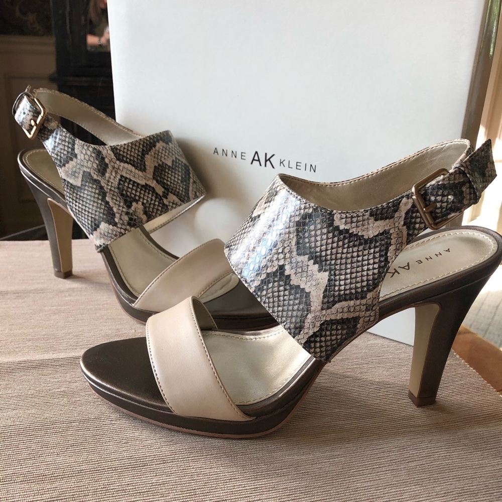 Anne Klein Snakeskin style heels size 9